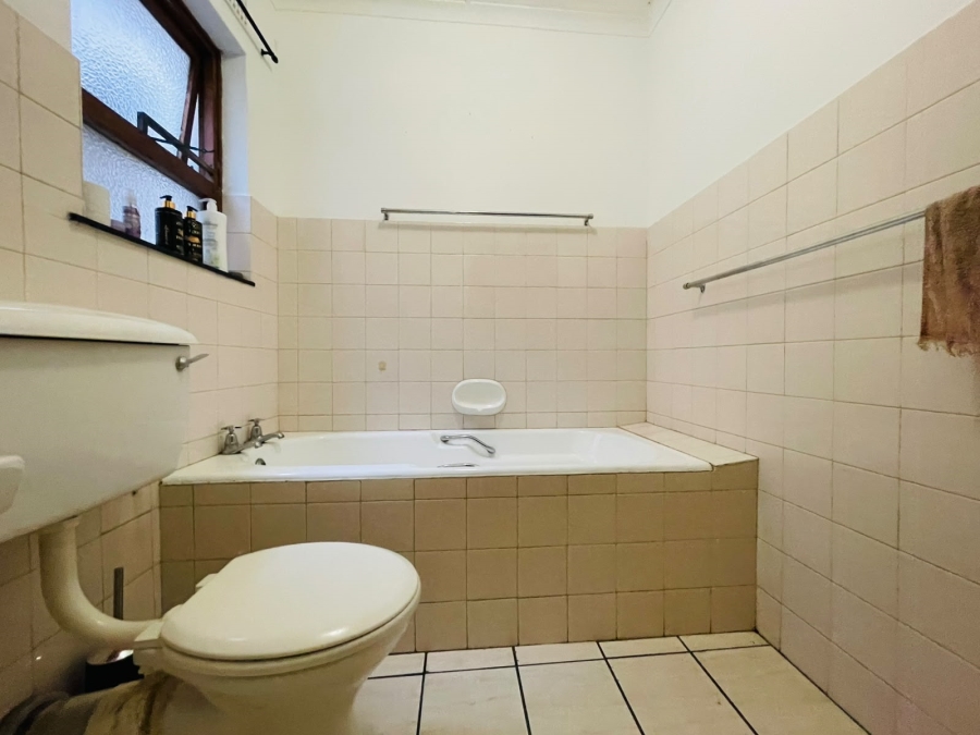 6 Bedroom Property for Sale in Quigney Eastern Cape